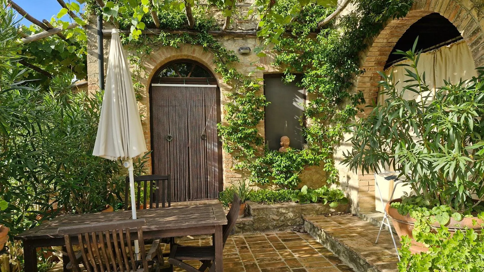 Mimosa At Pietraie A Nice Studio With Terrace On The Valley Montecastelli Pisano Italy